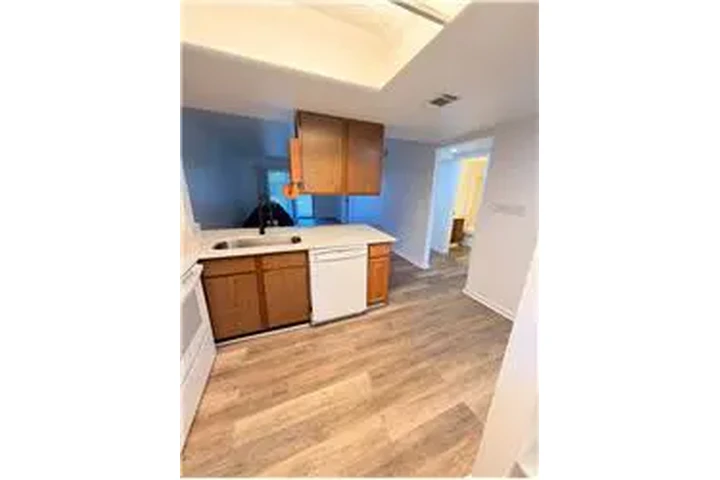 $1300 : Rental property with 2 bedro image 6