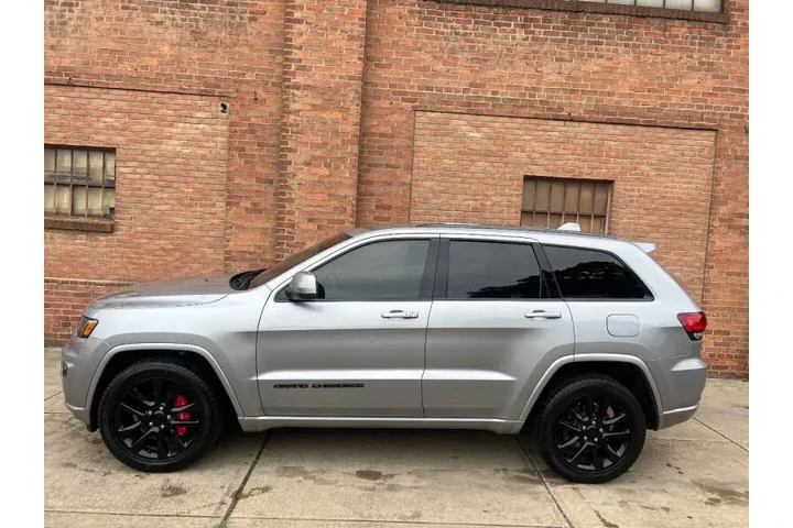 $18000 : 2017 Grand Cherokee Altitude image 5