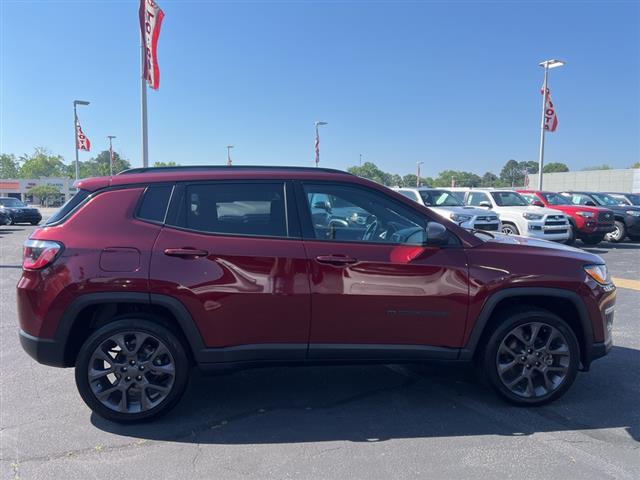 $20490 : PRE-OWNED 2021 JEEP COMPASS 8 image 8