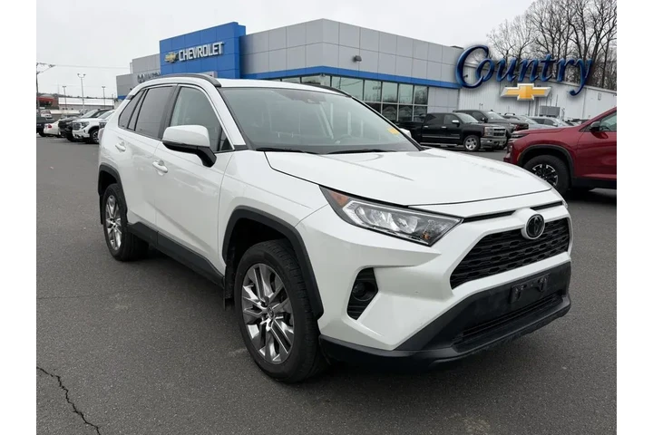 $27999 : Toyota RAV4 2021 AWD XLE Pre image 1