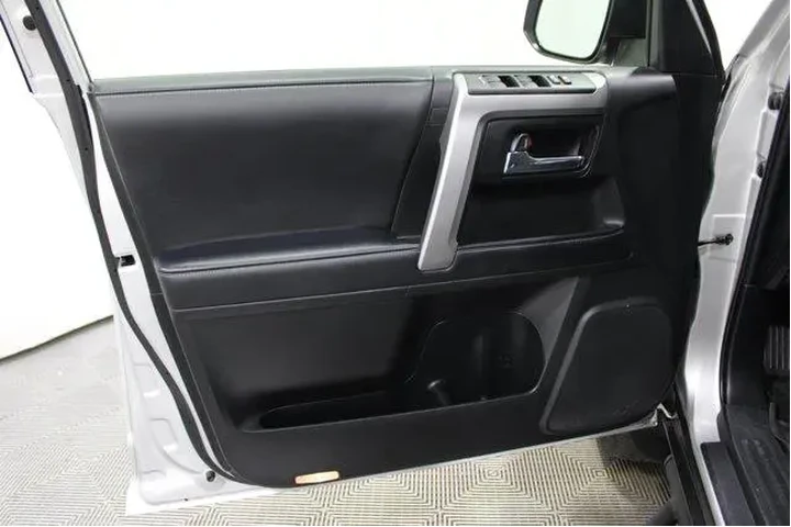 $42879 : Toyota 4Runner 2023 4x4 SR5 image 6