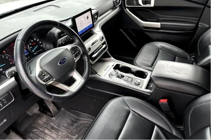 $28477 : Ford Explorer 2022 AWD XLT 4 image 6
