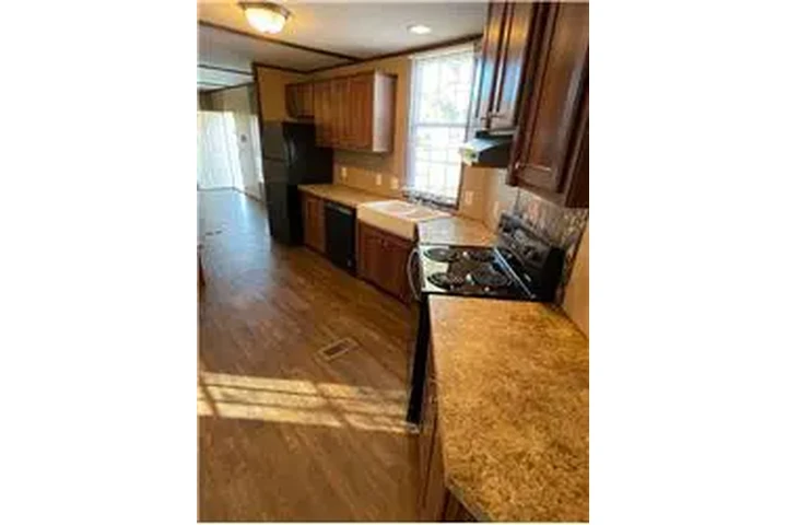 $1100 : Rental property with 3 bedro image 5