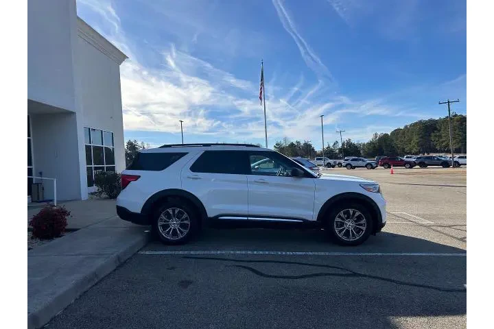 $33995 : Ford Explorer 2022 AWD XLT 4 image 4