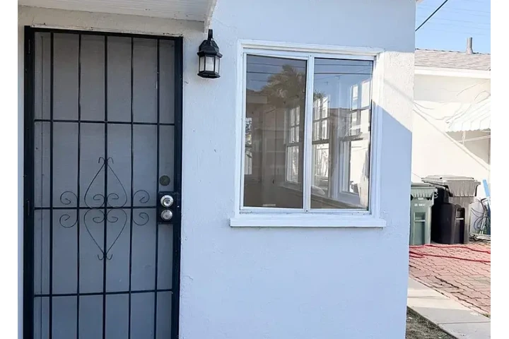 $1060 : UPDATED SINGLE FAMILY HOME - image 1