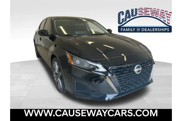 $24228 : Nissan Altima 2023 2.0 SR 4d image 1