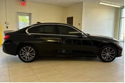 $26897 : BMW 3 Series 2021 AWD 330i x thumbnail