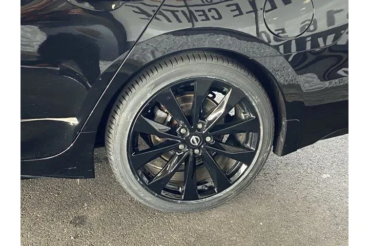 $26487 : Nissan Maxima 2023 3.5 SR 4d image 10