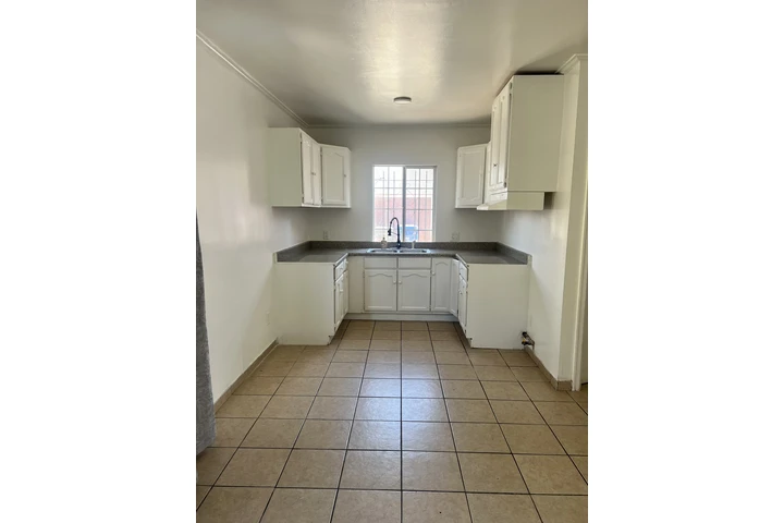 $2600 : Casa en LA 90044 image 5