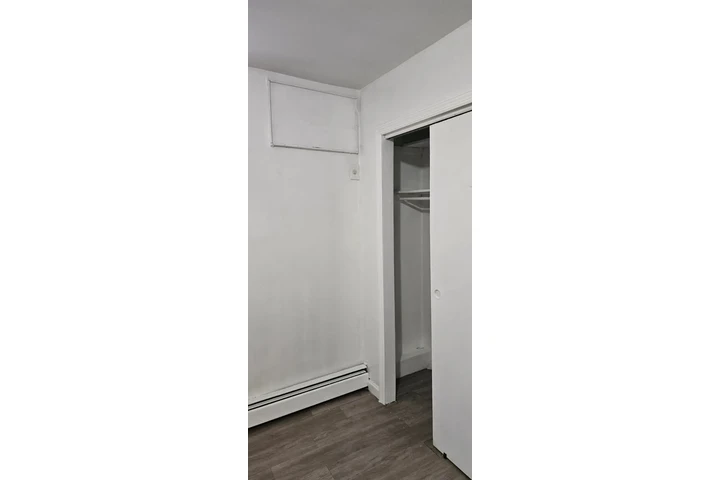 $2200 : Fresh Meadows Walking Apt 1 Bd image 4