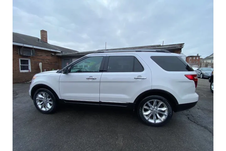 2014 Explorer XLT image 5