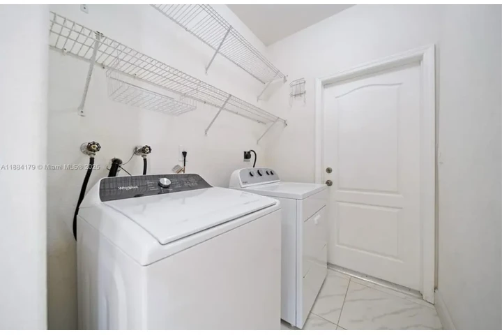 $2100 : 2 Bedroom 2Bath in westchester image 10