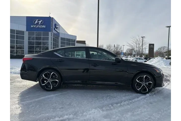 $21522 : Nissan Altima 2024 2.5 SR 4d image 8