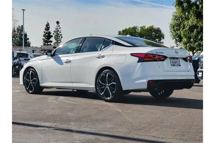 $23900 : Nissan Altima 2024 2.5 SR 4d image 2