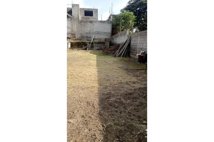 SE VENDE terreno de 300m² image 2