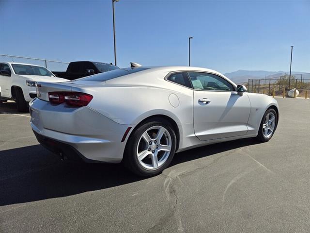 $24901 : Pre-Owned 2019 CAMARO 2LT image 4