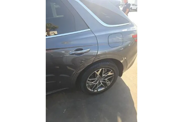 $35882 : Genesis GV70 2023 AWD 2.5T S image 5