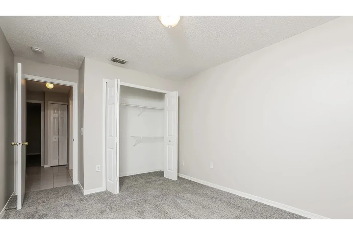 $1500 : 3bed 2bath home image 8