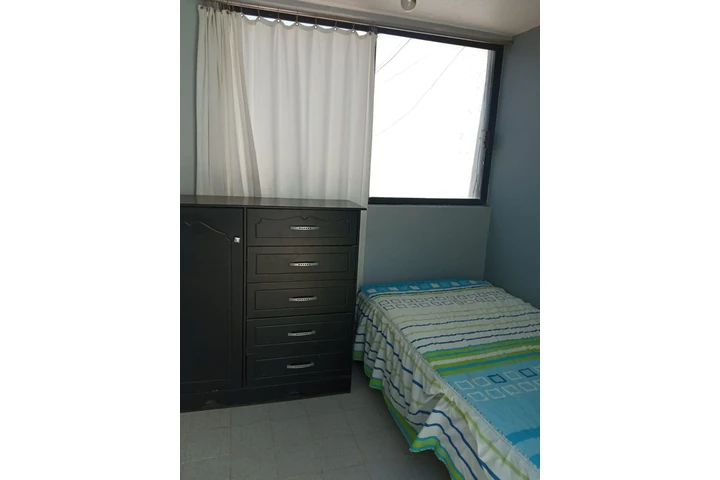 $2500 : Se rentan cuartos solo mujeres image 8