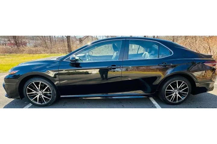 $20000 : 2021 Camry SE image 3