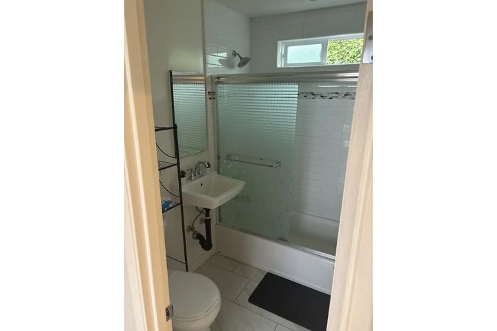 $1200 : Rento recamara image 4