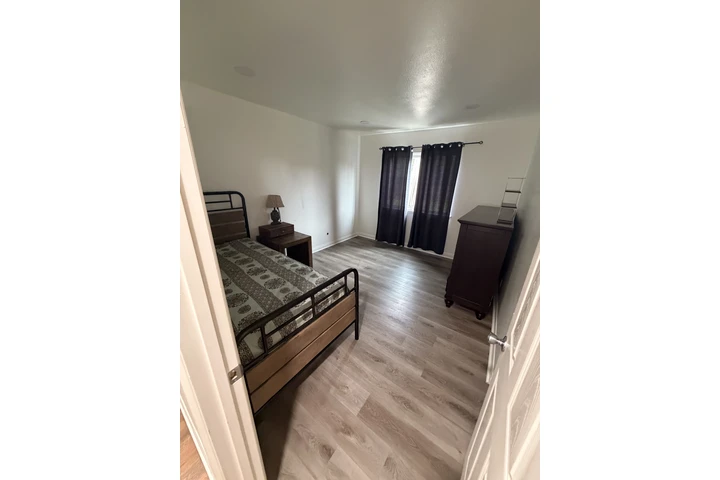 $900 : CUARTO  RIVERSIDE -Downtown image 3