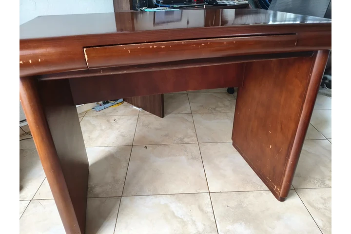 $200000 : escritorio usado en cedro image 7