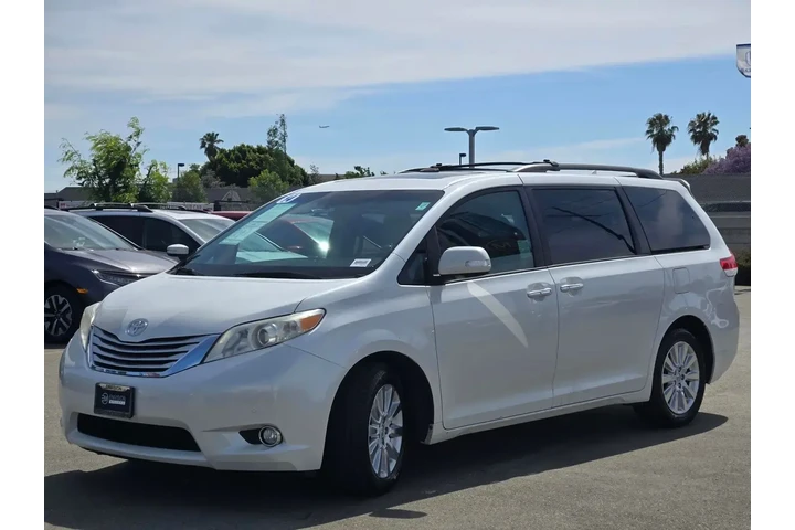 $19588 : Toyota Sienna 2014 AWD XLE 7 image 3