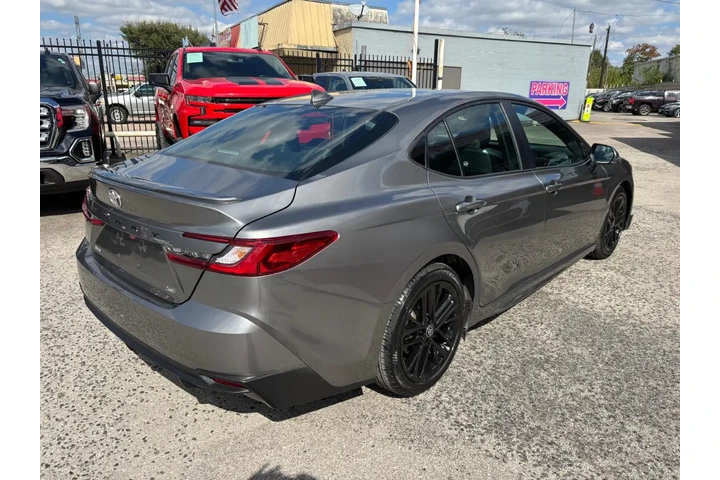 2025 Camry SE | image 6