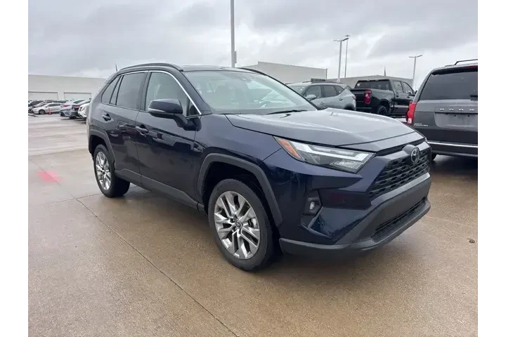 $32991 : Toyota RAV4 2025 XLE Premium image 3