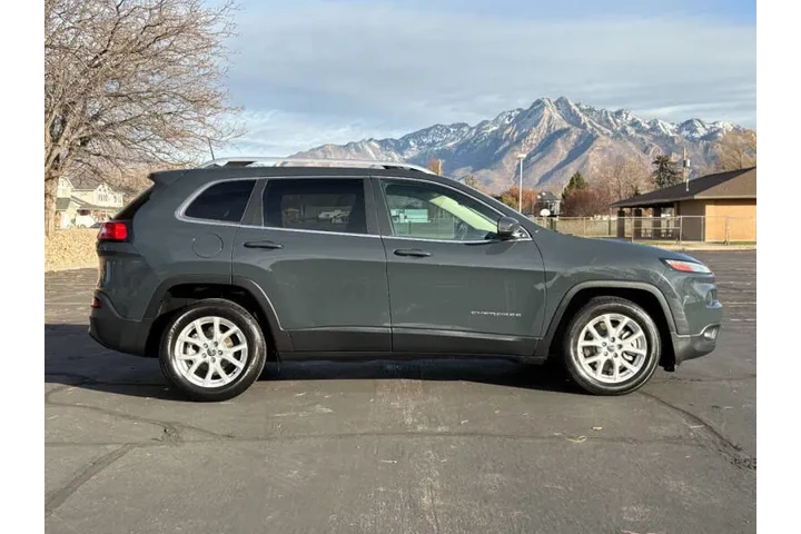 $9900 : 2018 Cherokee Latitude Plus image 6