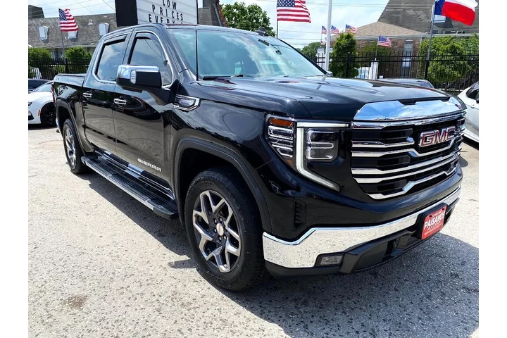 2022 GMC Sierra 1500 SLT Crew image 3