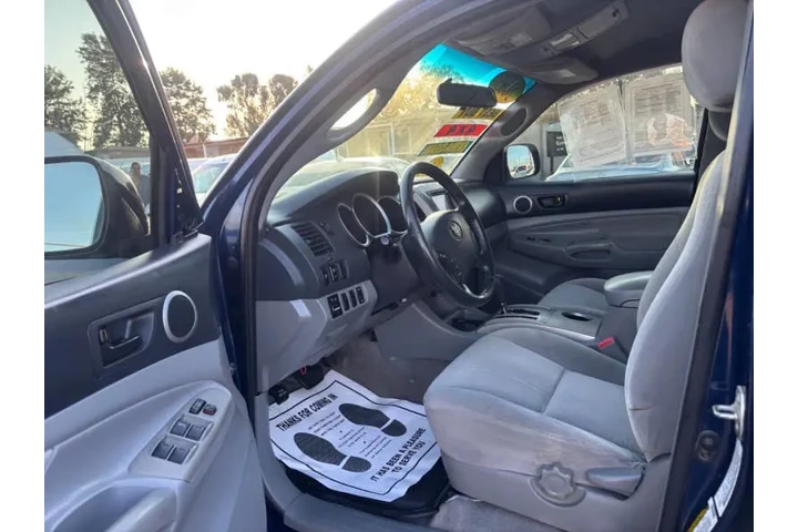 $14999 : 2005 Tacoma V6 image 8