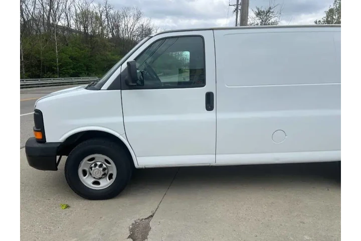 $9995 : 2014 Express 2500 image 10