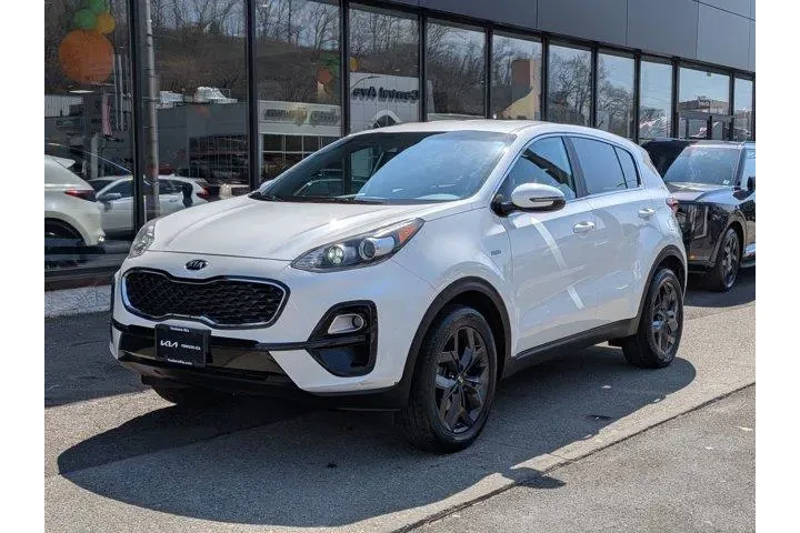 $18695 : Kia Sportage 2022 AWD LX 4dr image 2