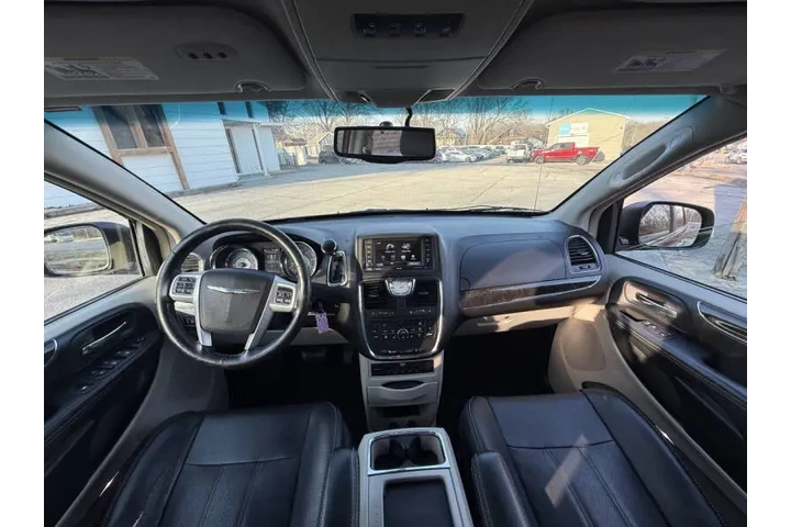 $6999 : 2014 Town and Country Touring image 8