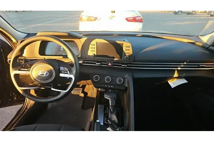 $20991 : Hyundai ELANTRA 2025 SE 4dr image 6