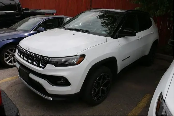 $26995 : Jeep Compass 2025 4x4 Limite image 2