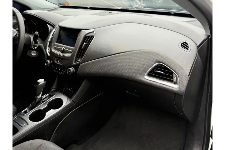 $8280 : 2019 Cruze image 8