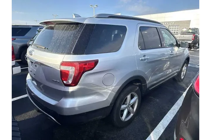 $16887 : Ford Explorer 2017 AWD XLT 4 image 3