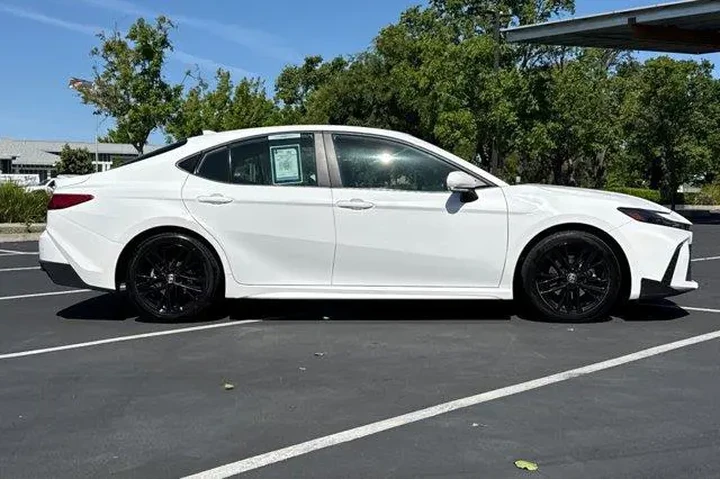 $28857 : Toyota Camry 2025 SE 4dr Sed image 10