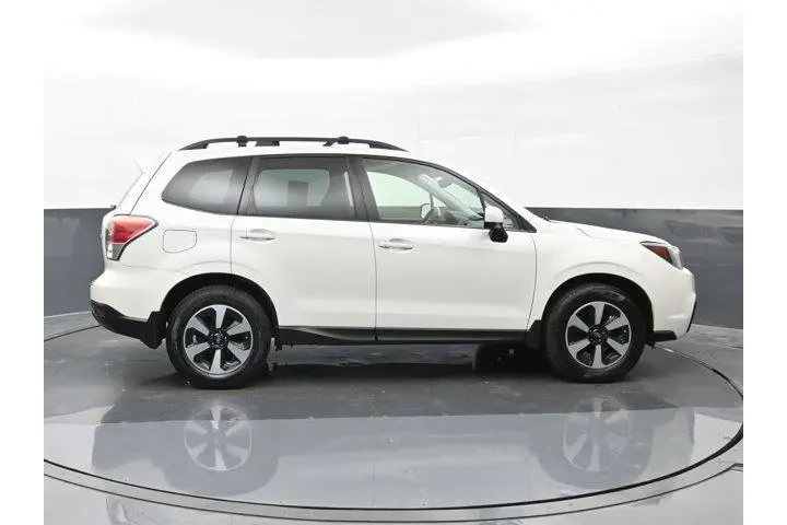$14622 : Subaru Forester 2018 AWD 2.5 image 9
