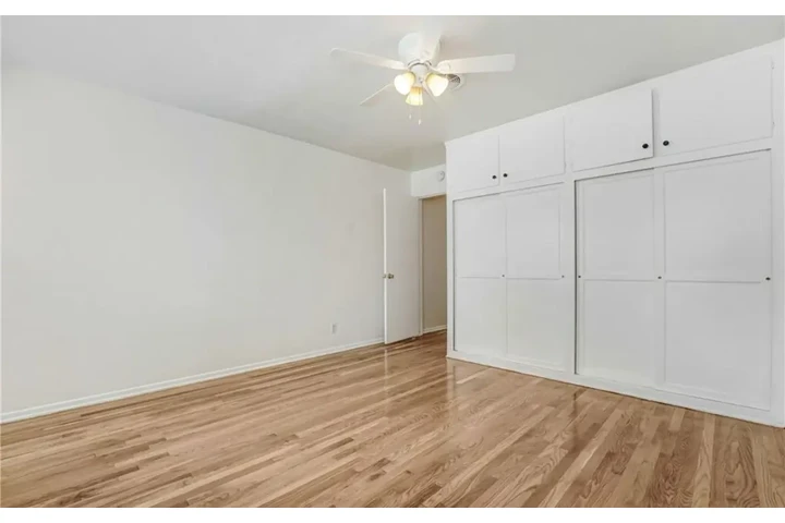 $2495 : 3 Bedroom in South Los Angeles image 7