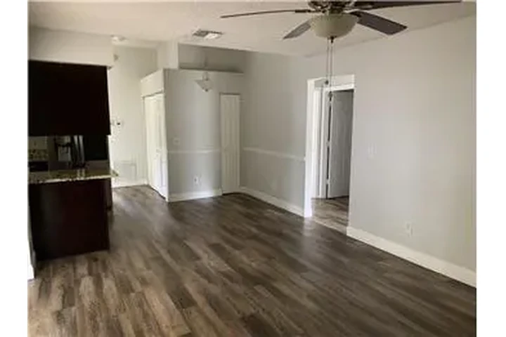 $2400 : Rental property with 3 bedro image 7