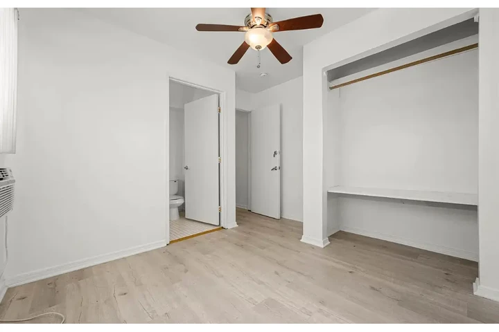 $3712 : 3 bedroom apartment available image 6