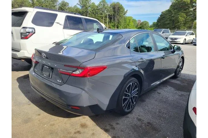$31133 : Toyota Camry 2025 SE 4dr Sed image 4