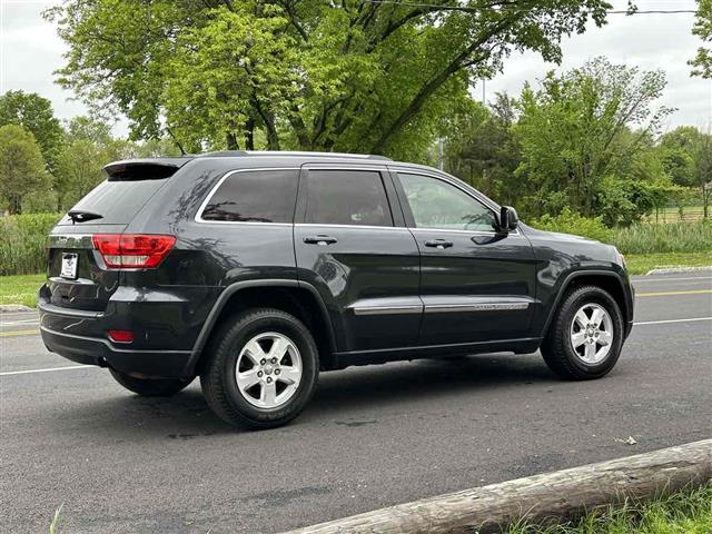 2012 Grand Cherokee Laredo image 10