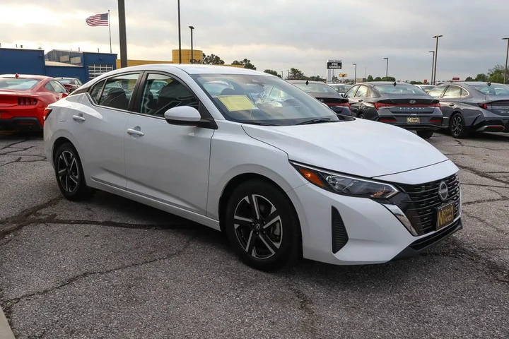 $18488 : 2024 Sentra SV CVT image 3