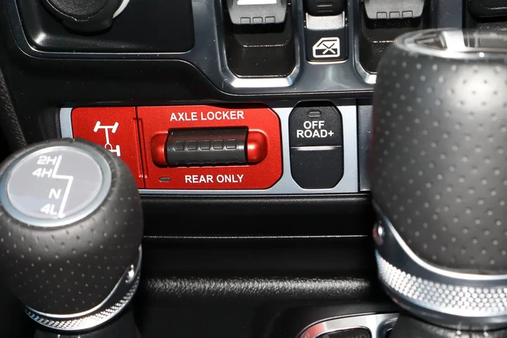 $45988 : 2024 Gladiator Mojave 4x4 image 10