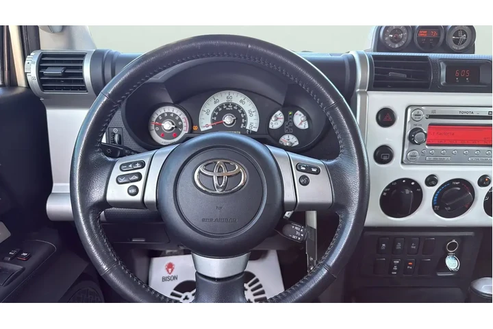 $18754 : Toyota FJ Cruiser 2011 4x4 4 image 9